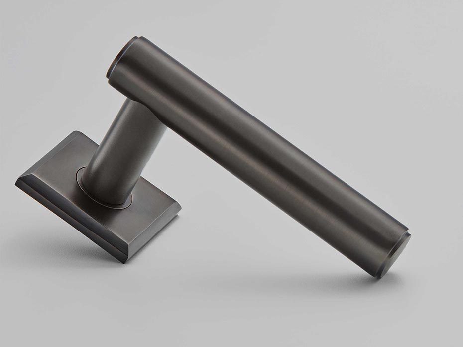 Дверная ручка на розетке Croft 160 Silhouette 225 черная бронза