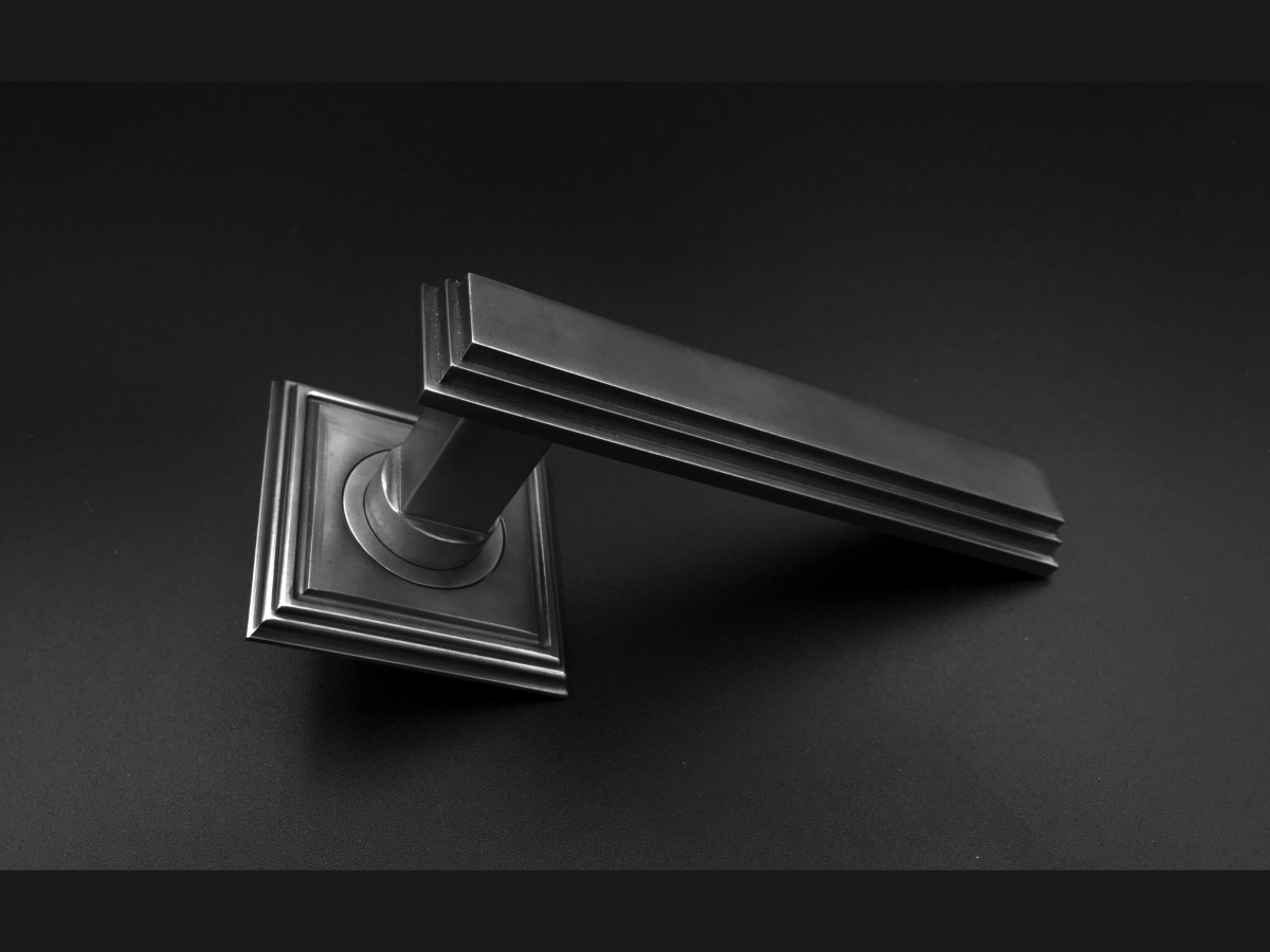 Дверная ручка на розетке Frank Allart 77286000 античное серебро