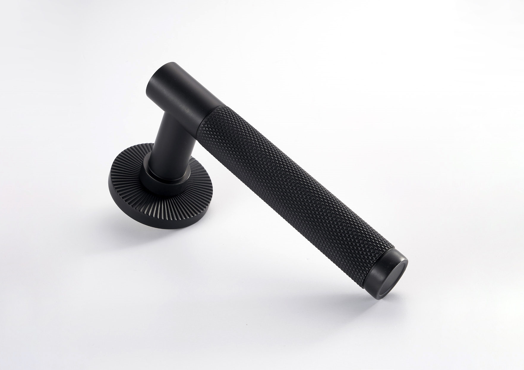 Дверная ручка на розетке Frank Allart 7746r005 чернёная латунь