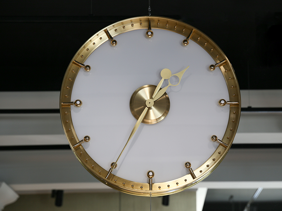 Часы Furnitek FG-1002027 матовая латунь стекло белое глянец 800мм