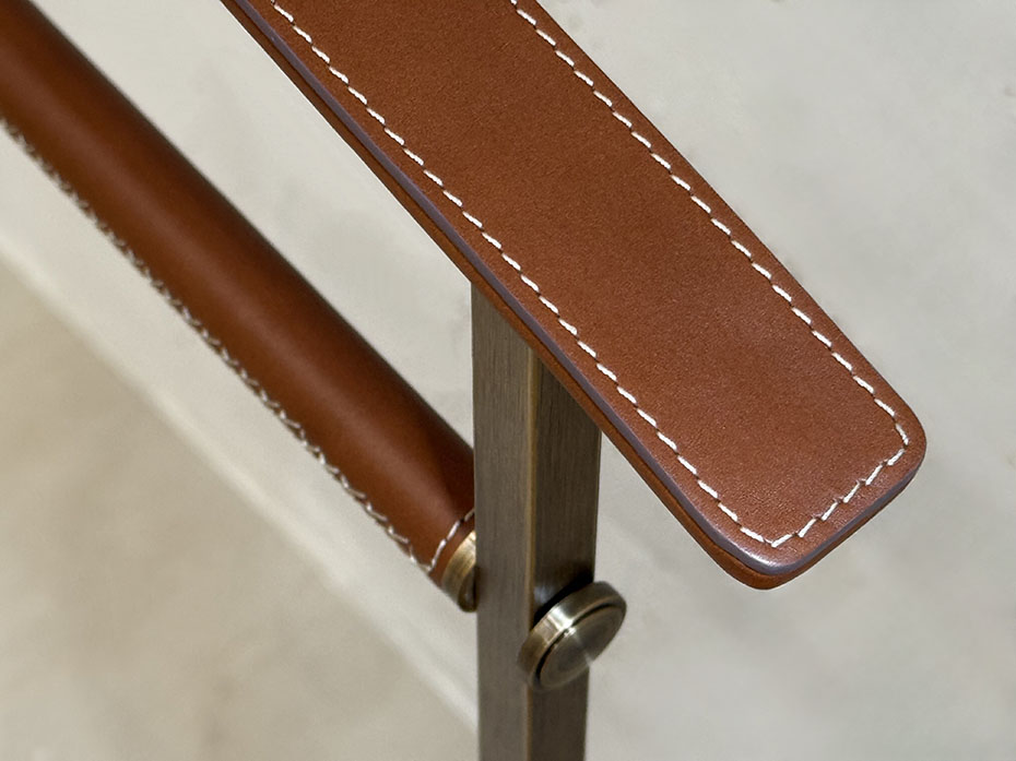 Напольная вешалка для одежды FURNITEK FG-085 из латуни и натуральной кожи