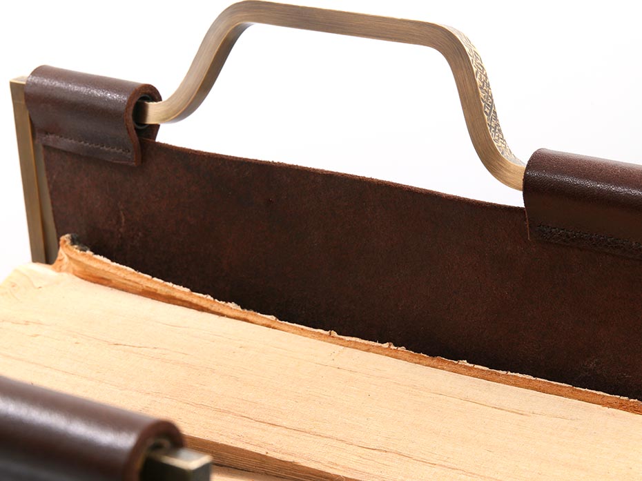 Дровница Furnitek FG-12030 античная латунь + чеканка