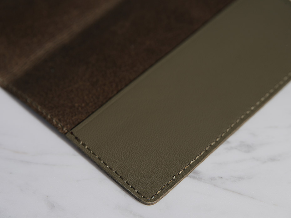 Обложка на паспорт FURNITEK модель FG-02021 из натуральной кожи цвет зелёный