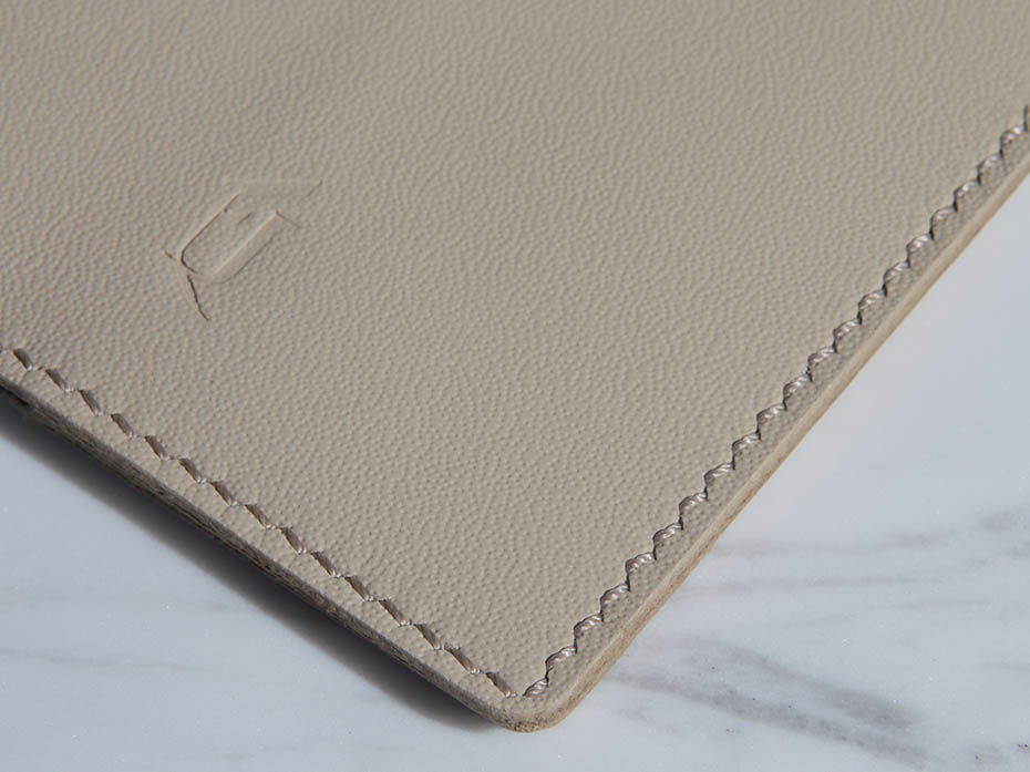 Обложка на паспорт FURNITEK модель FG-02024 из натуральной кожи цвет серо-бежевый