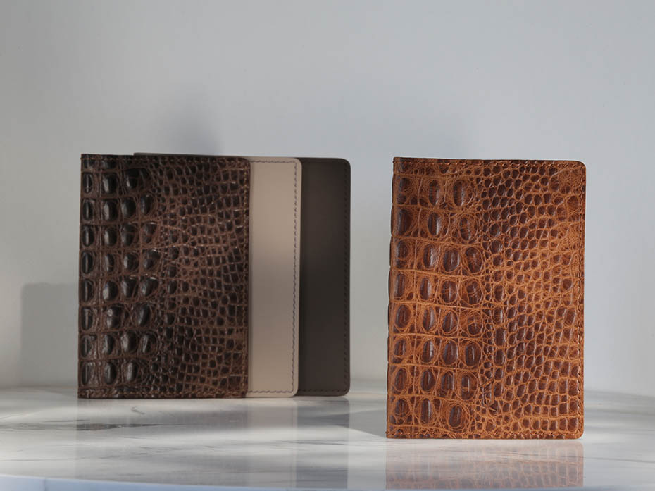 Обложка на паспорт FURNITEK модель FG-02018 из натуральной кожи цвет рыжий