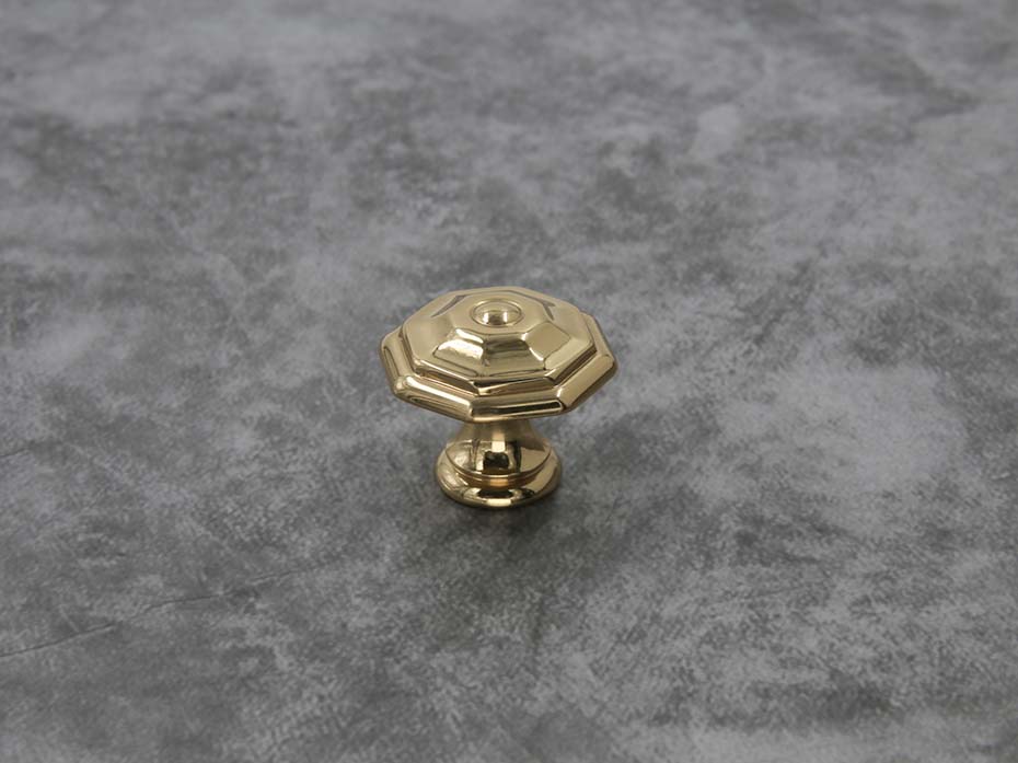 Мебельная ручка кнопка Enrico Cassina 145 полированная латунь