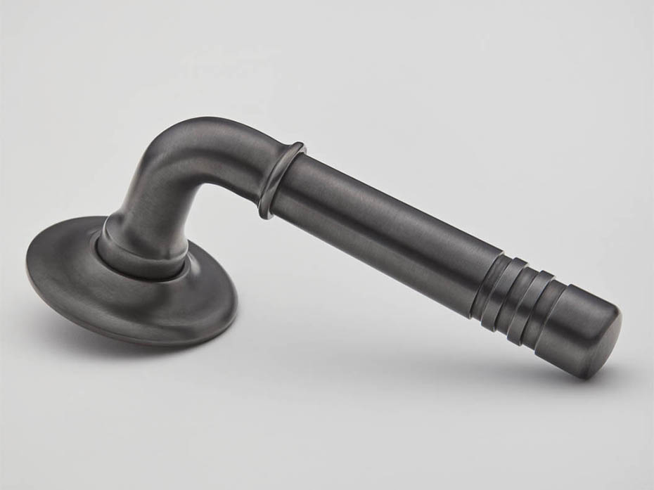 Дверная ручка на розетке Croft Legacy 115COV57D черная бронза