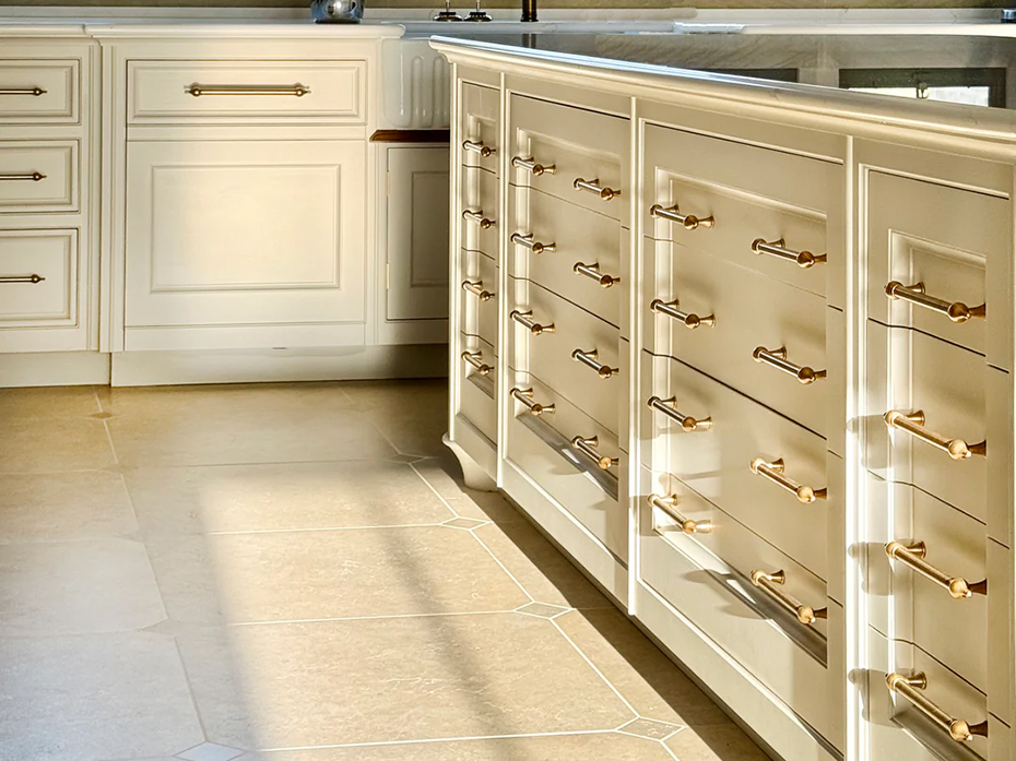 Мебельная ручка-скоба Armac Martin Belgrave 240 мм латунь полированная