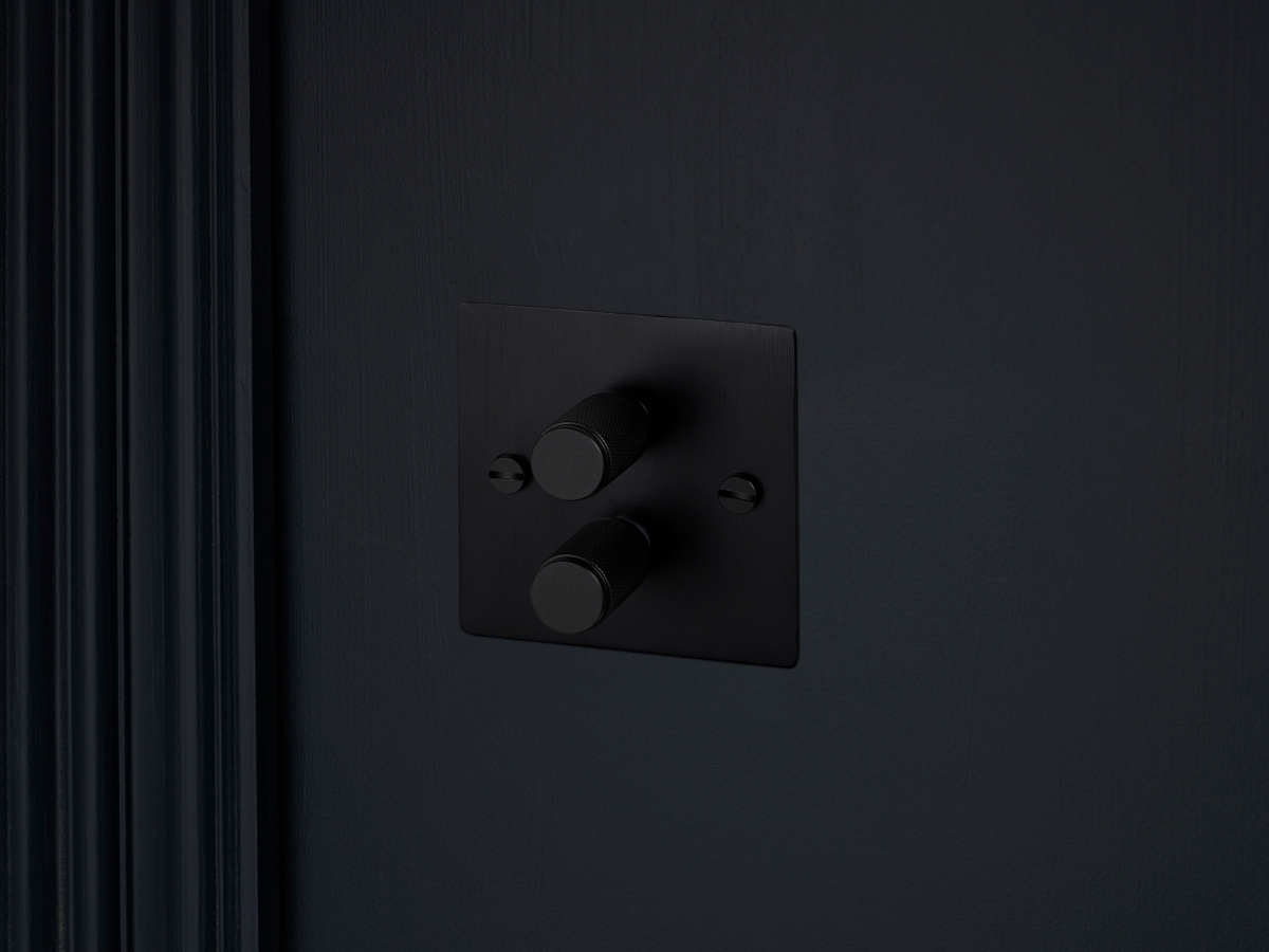 Диммер Buster & Punch двойной UK-DI-CO-2G-BL-A чернёная латунь