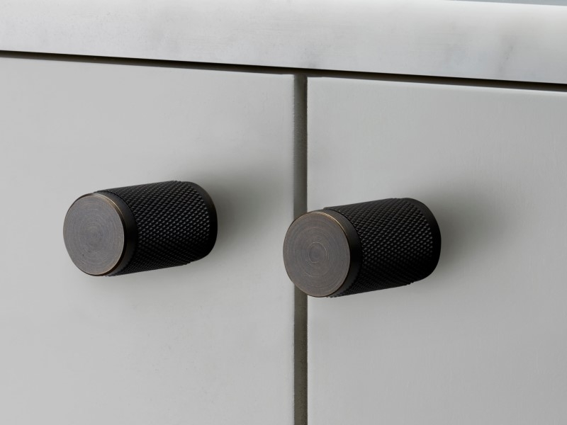 Мебельная ручка кнопка Buster & Punch UK-KN-SM матовая бронза