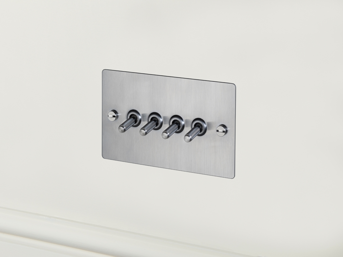 Выключатель тумблерный Buster & Punch четырехклавишный UK-TO-CO-4G-ST матовый хром