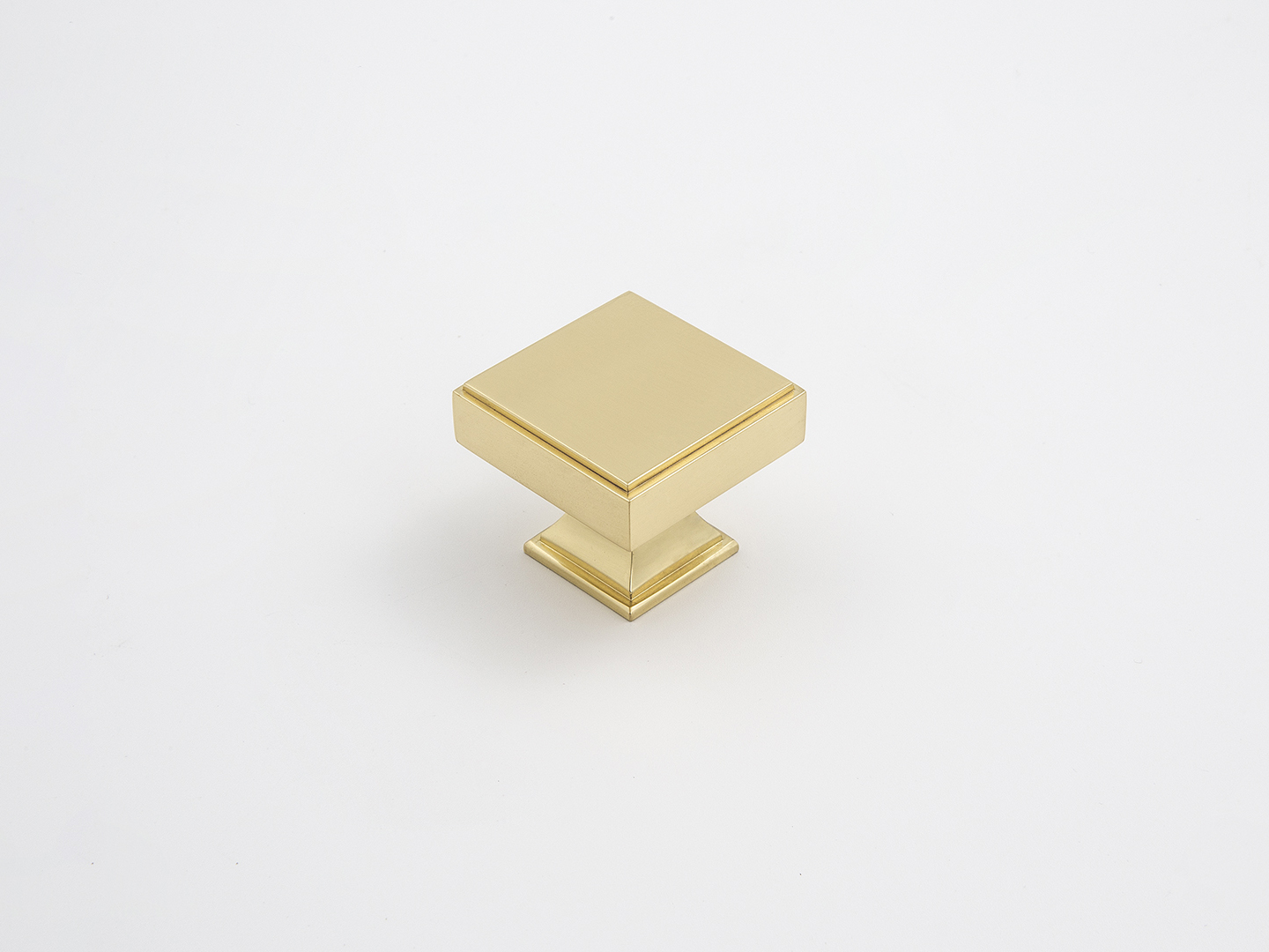 Мебельная ручка-кнопка Armac Martin Jefferson 38 мм полированная латунь