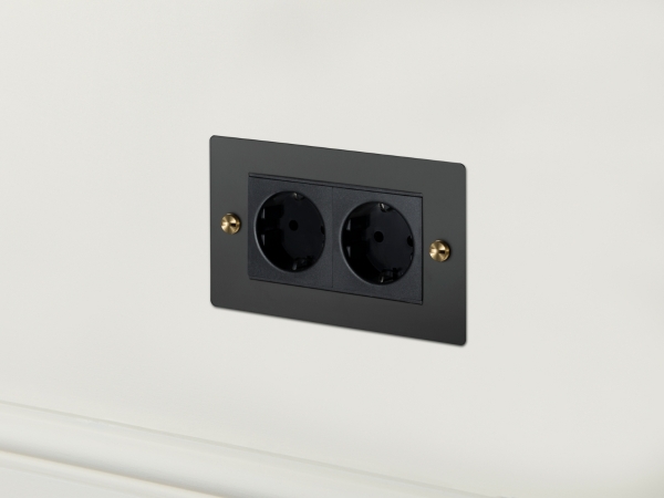 Розетка Buster & Punch двойная 2G_Euro UK-MG-CO-2G-BL-BR чернёная латунь