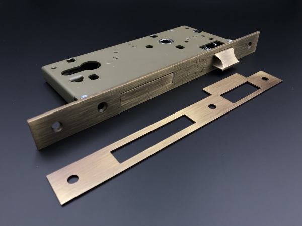 Замок дверной SAB 032108550 OGR с отверстием под евро цилиндр матовая бронза