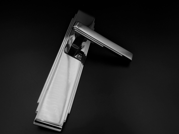 Дверная ручка на планке Frank Allart 77326821 полированный хром