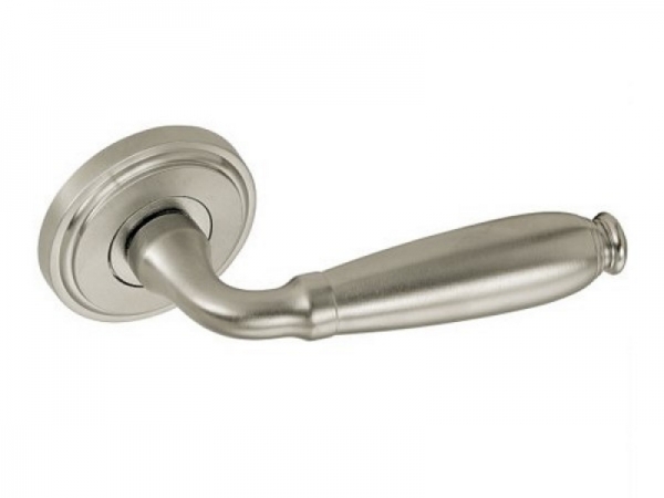 Дверная ручка на розетке Enrico Cassina EILEEN 480992 матовый никель