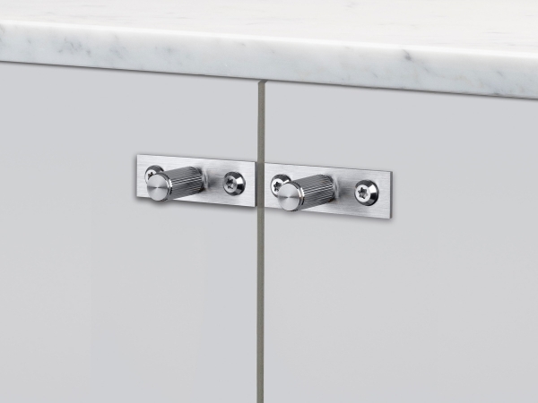 Мебельная ручка кнопка на планке Buster & Punch GFK-07320 матовый хром