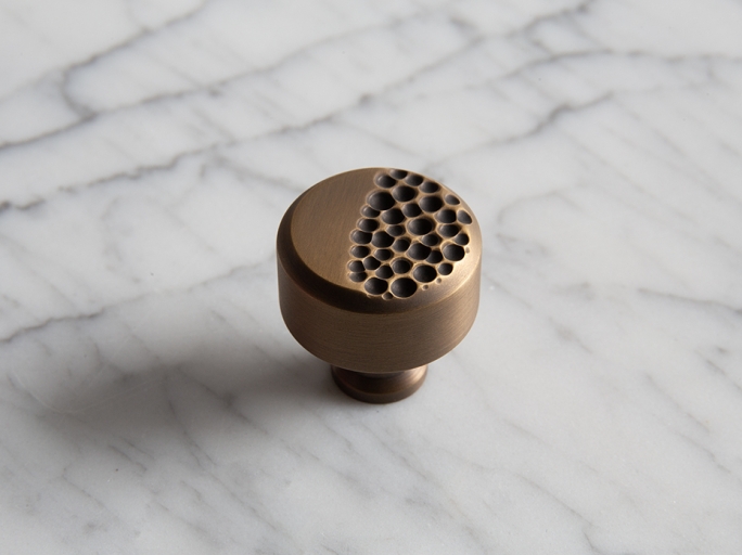 Мебельная ручка Oliver Knights Drake CH I 30 мм античная бронза