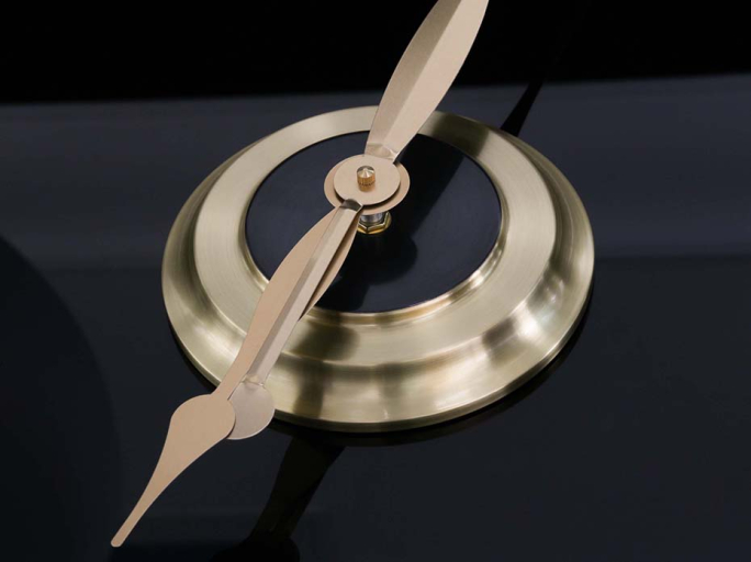 Часы Furnitek FG-1002028 матовая латунь + стекло