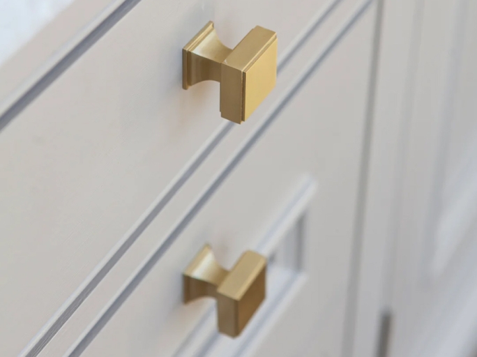 Мебельная ручка-кнопка Armac Martin Jefferson 32 мм полированная латунь