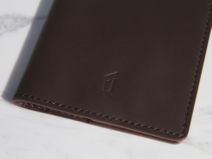 Обложка на паспорт FURNITEK модель FG-02022 из натуральной кожи цвет тёмно-коричневый