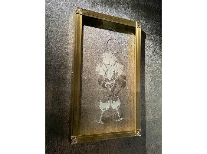 Панно для пробок на стену FURNITEK FG-04001 в латунной раме