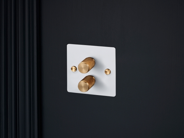 Диммер Buster & Punch двойной UK-DI-CO-2G-WH-BR-A белый