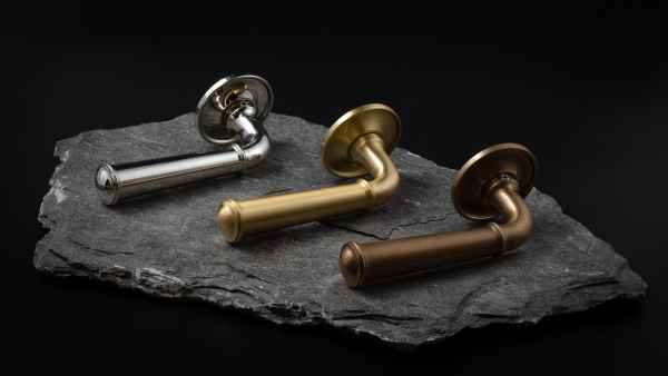 Дверные ручки Frank Allart на круглой розетке